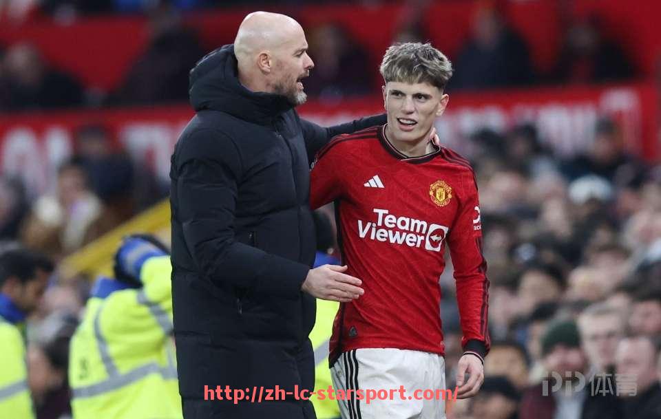 星空体育app-英超最帅球员之一吉鲁的职业生涯与高光时刻