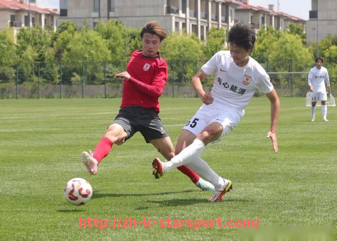 星空体育app-萨拉赫荣获英超最佳球员奖项及其高光表现