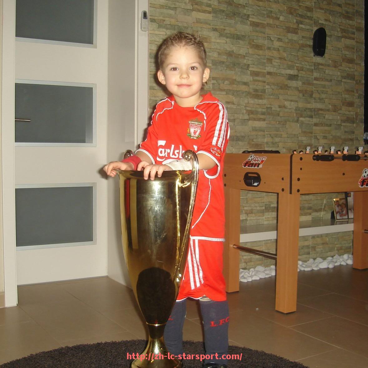 星空体育app-德甲球队在灾难或疫情中捐款行为与社会责任