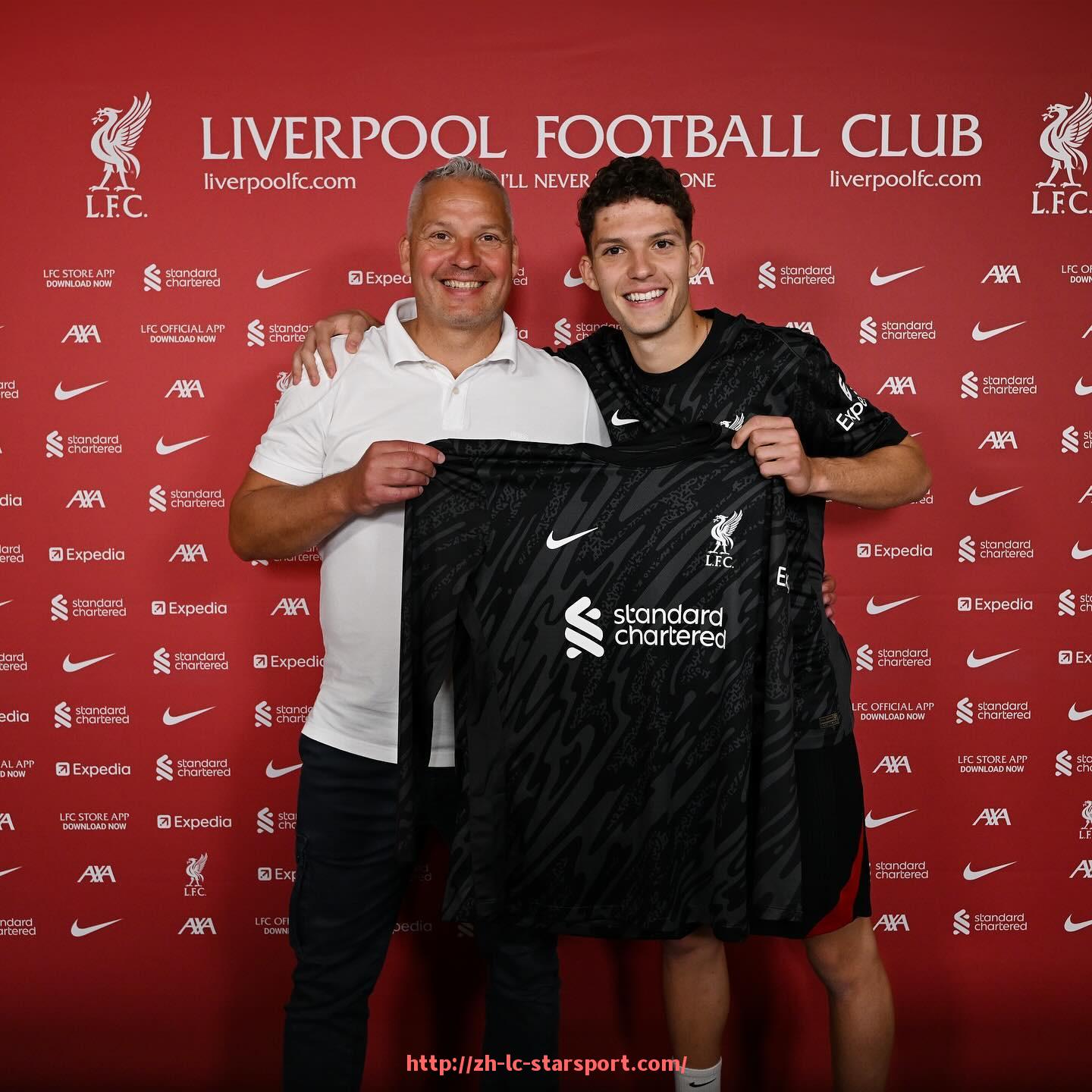 星空体育app-世俱杯替补席上出现的趣味事件集锦