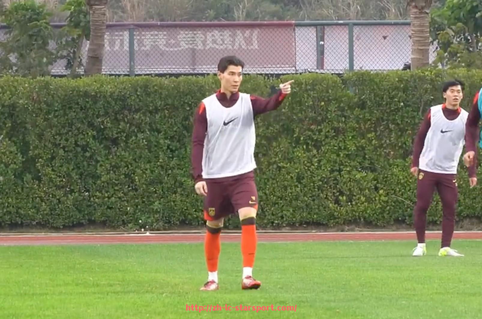 星空体育app-世俱杯球员护具佩戴方式图示教程及便捷性提升